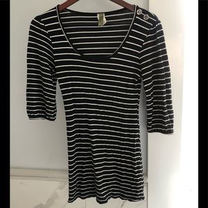 Classic black/white striped scoop neck